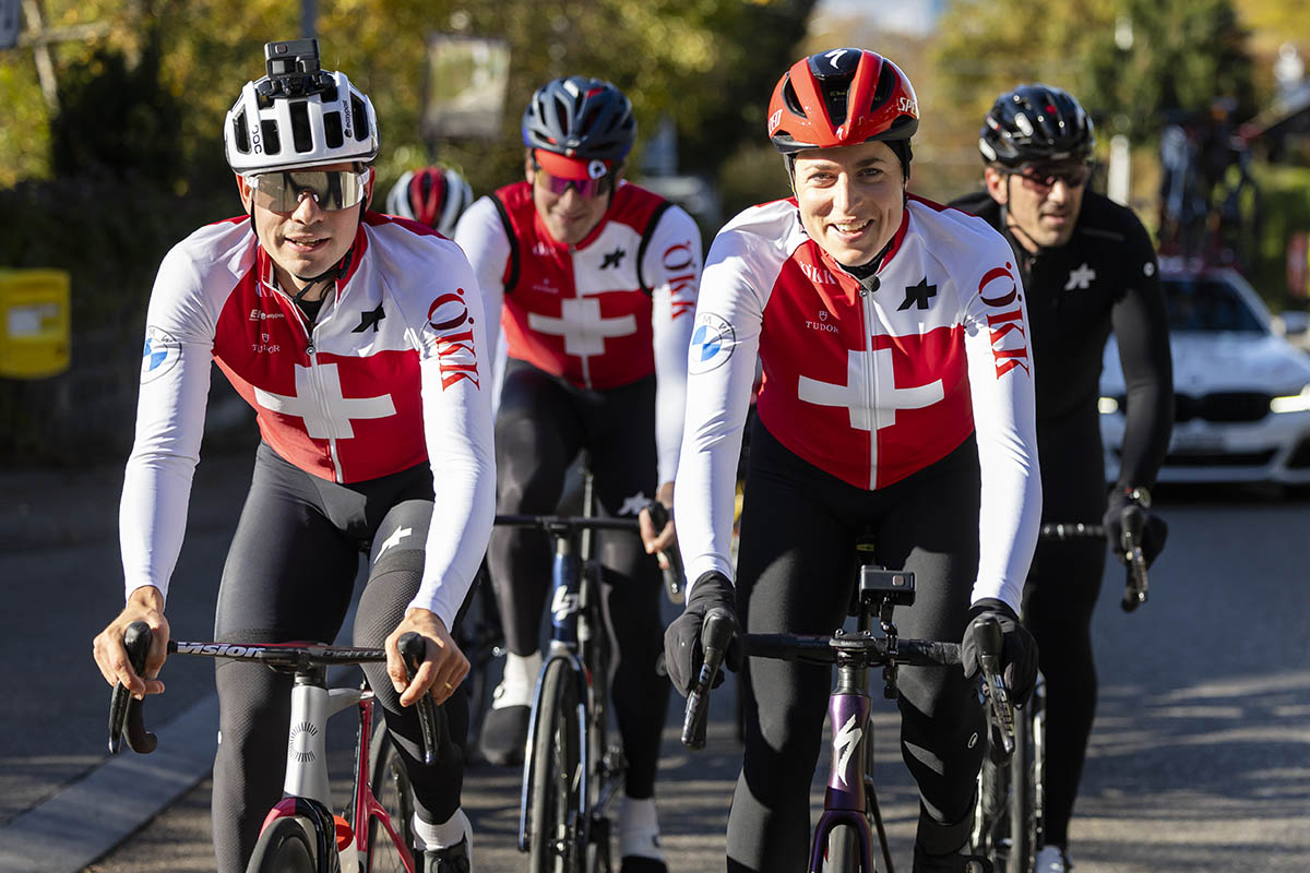 590166500 - Die Radrennfahrer Stefan Bissegger, Stefan Küng, Marlen Reusser und der ehemalige Radrennfahrer Fabian Cancellara, von links, fahren am 8. November 2023 den WM-Rundkurs anlässlich eines Kickoff-Events zur UCI-Rad- und Para-Cycling-Strassen-Weltmeisterschaften Zürich 2024. Foto: KEYSTONE / Michael Buholzer 590166500 - Die Radrennfahrer Stefan Bissegger, Stefan Küng, Marlen Reusser und der ehemalige Radrennfahrer Fabian Cancellara, von links, fahren am 8. November 2023 den WM-Rundkurs anlässlich eines Kickoff-Events zur UCI-Rad- und Para-Cycling-Strassen-Weltmeisterschaften Zürich 2024. Foto: KEYSTONE / Michael Buholzer