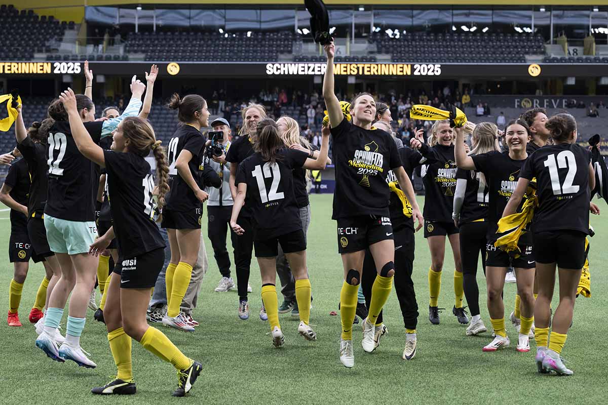 660864435 – Les joueuses d YB sont championnes de Suisse. Lors du match retour de la finale contre GC, elles remportent le titre aux penaltys le 17 mai 2025. Photo : KEYSTONE / Anthony Anex 660864435 – Les joueuses d YB sont championnes de Suisse. Lors du match retour de la finale contre GC, elles remportent le titre aux penaltys le 17 mai 2025. Photo : KEYSTONE / Anthony Anex