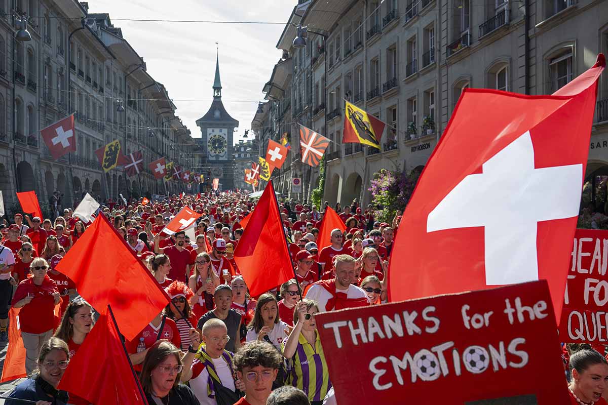 669592918 - L'Euro féminin a suscité un engouement populaire sans précédent. Ici à Berne le 18 juillet 2025. Photo : KEYSTONE / Urs Flüeler 669592918 - L'Euro féminin a suscité un engouement populaire sans précédent. Ici à Berne le 18 juillet 2025. Photo : KEYSTONE / Urs Flüeler